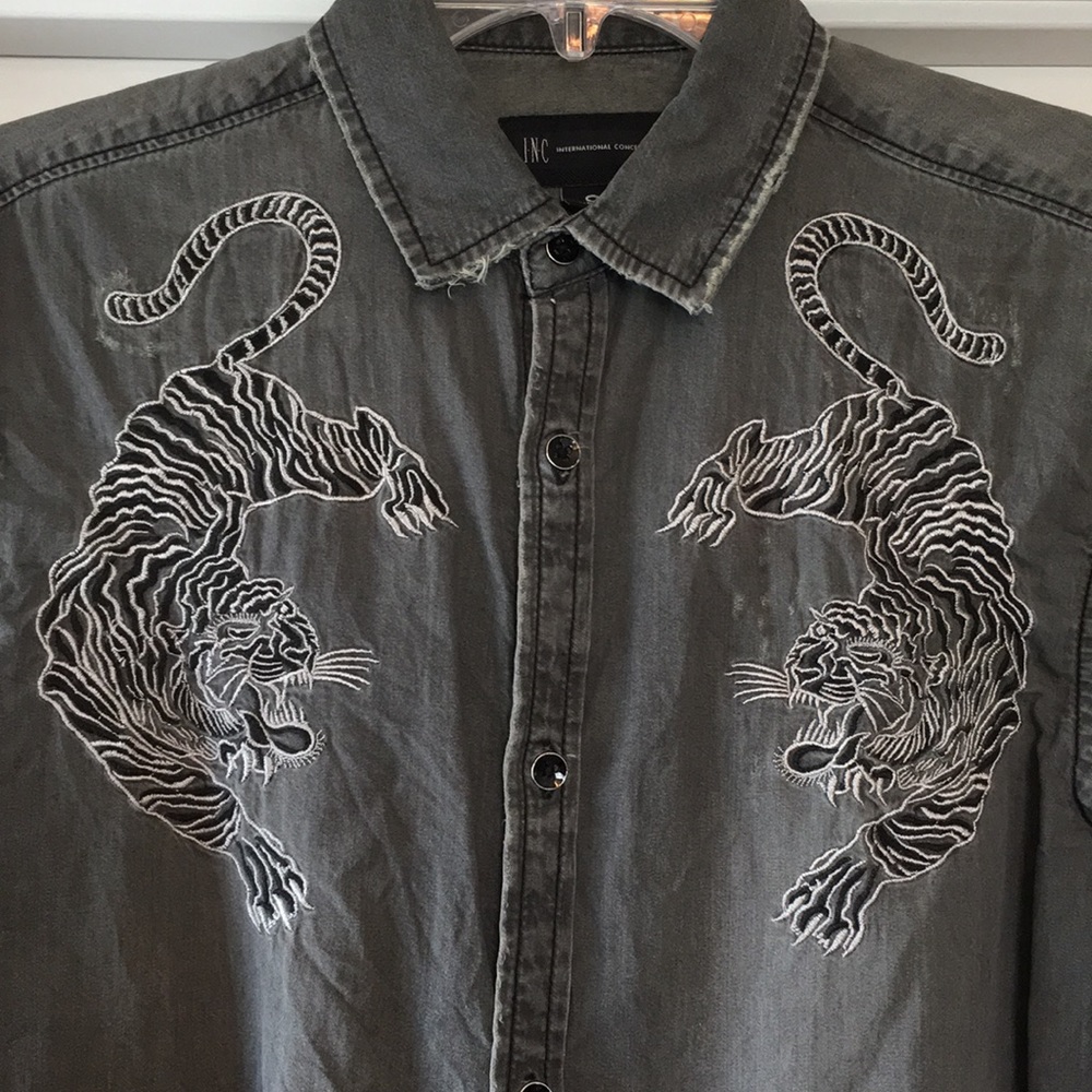 Cool Long sleeve button-up Embroidered Tiger Shirt